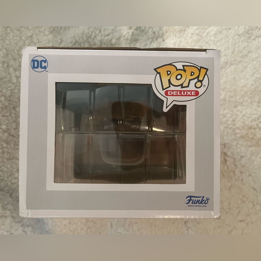 Funko Pop! Black Adam on Throne Vinyl Figure - Picture 3 of 7